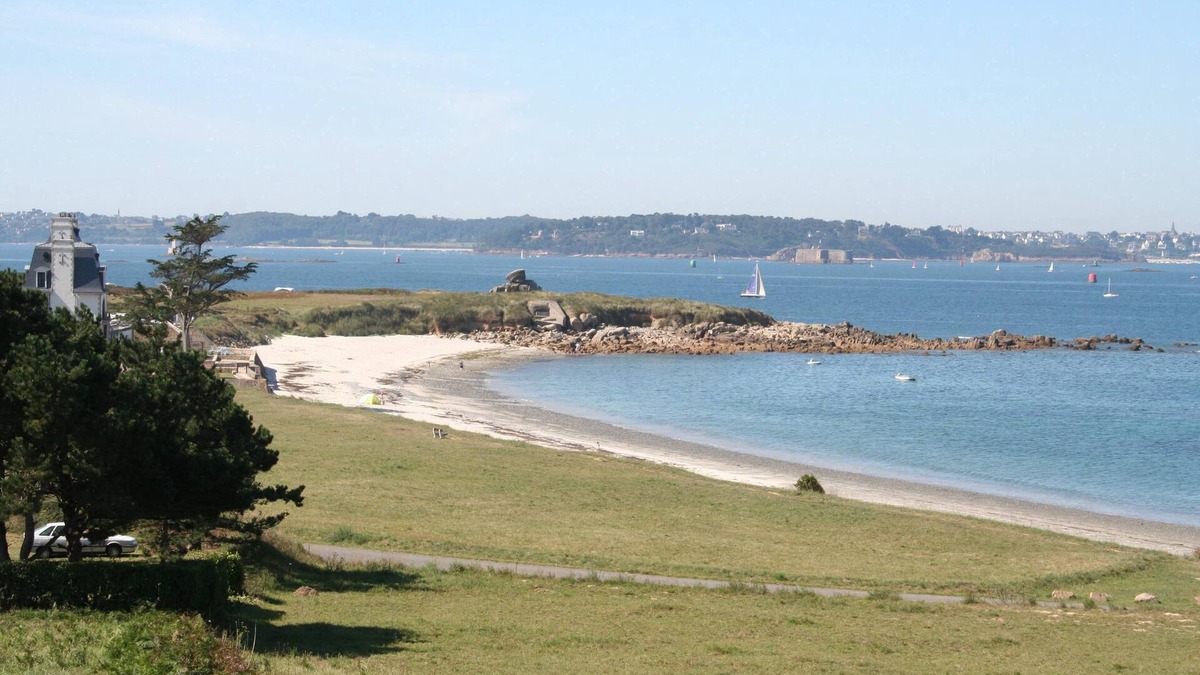 Plougasnou House | house 150 m from the sea and the GR34 coastal path in plougasnou