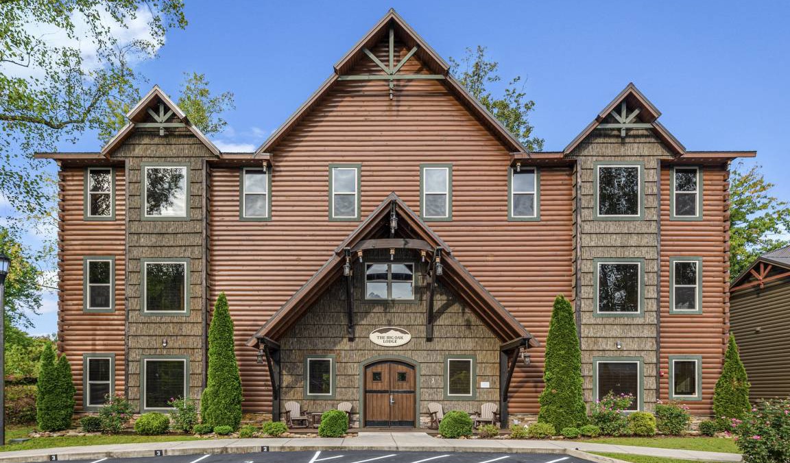 Gatlinburg House | House ∙ 16 bedrooms ∙ 78 guests