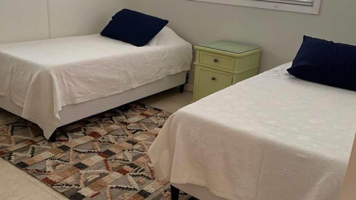 Port Pine Heights House | House 2 bedroom 2 bath Large enclosed porch overlooking canal with boat dock