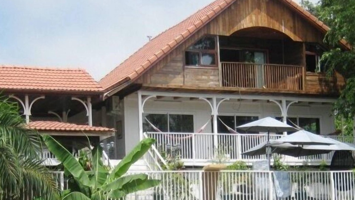 Kribi House | House 2 bedrooms Living room kitchen