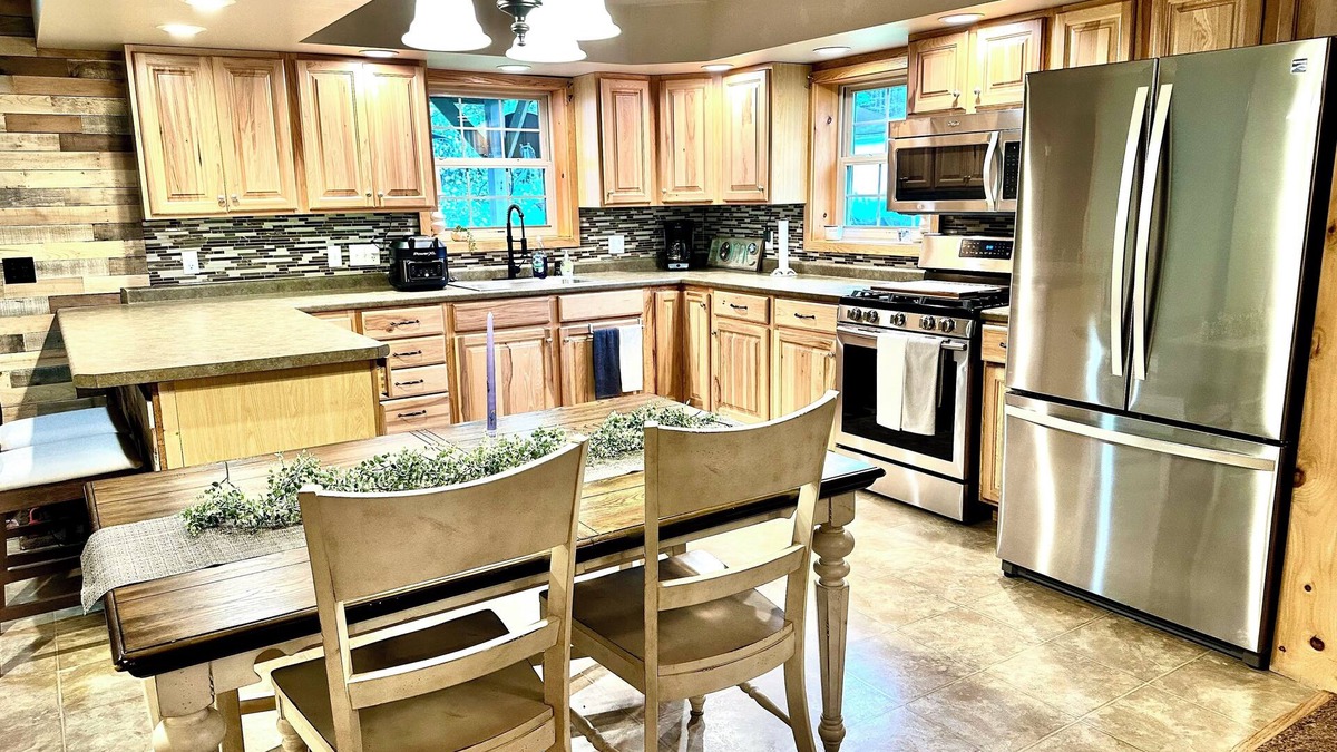 St. Marys House | House 20 Minutes from Elk Viewing and 5 Minutes from Local Restaurants!