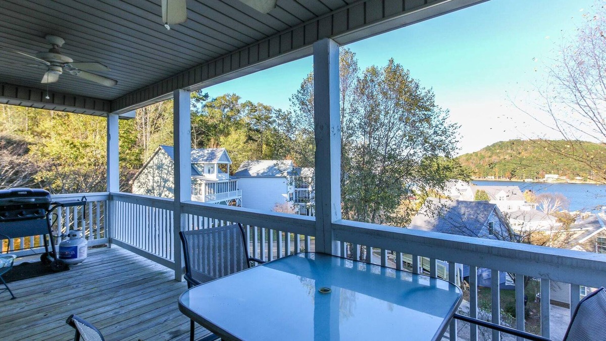 Leesburg House | House # 26 Bay Bungalow (pet friendly) Lake View