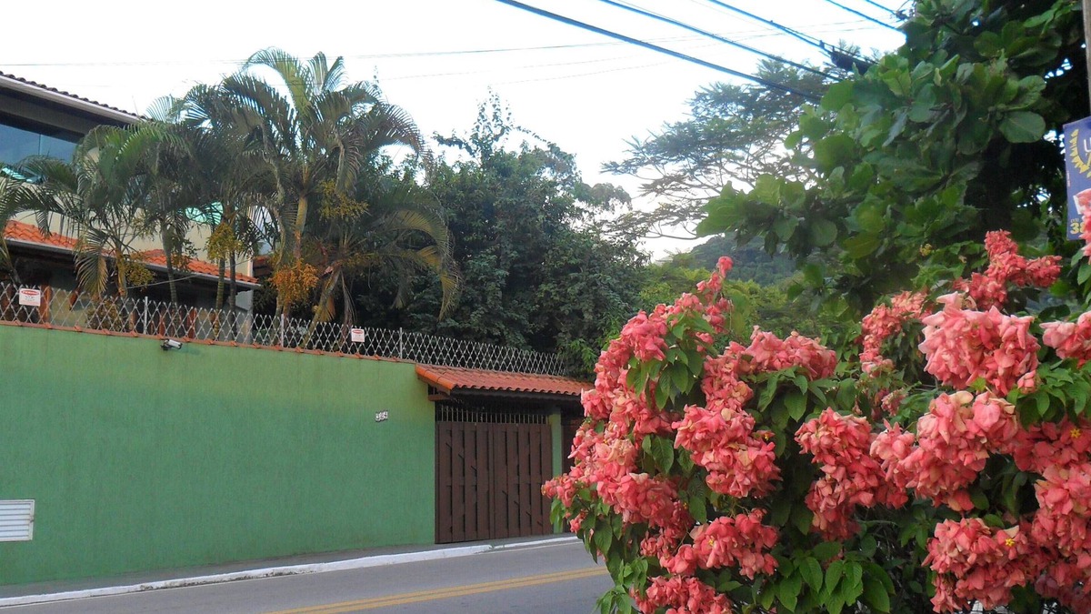 Maresias House | HOUSE 3 bedrooms +3 bathrooms Accommodates up to 08 people. . (50mts from the beach + close to local shops)