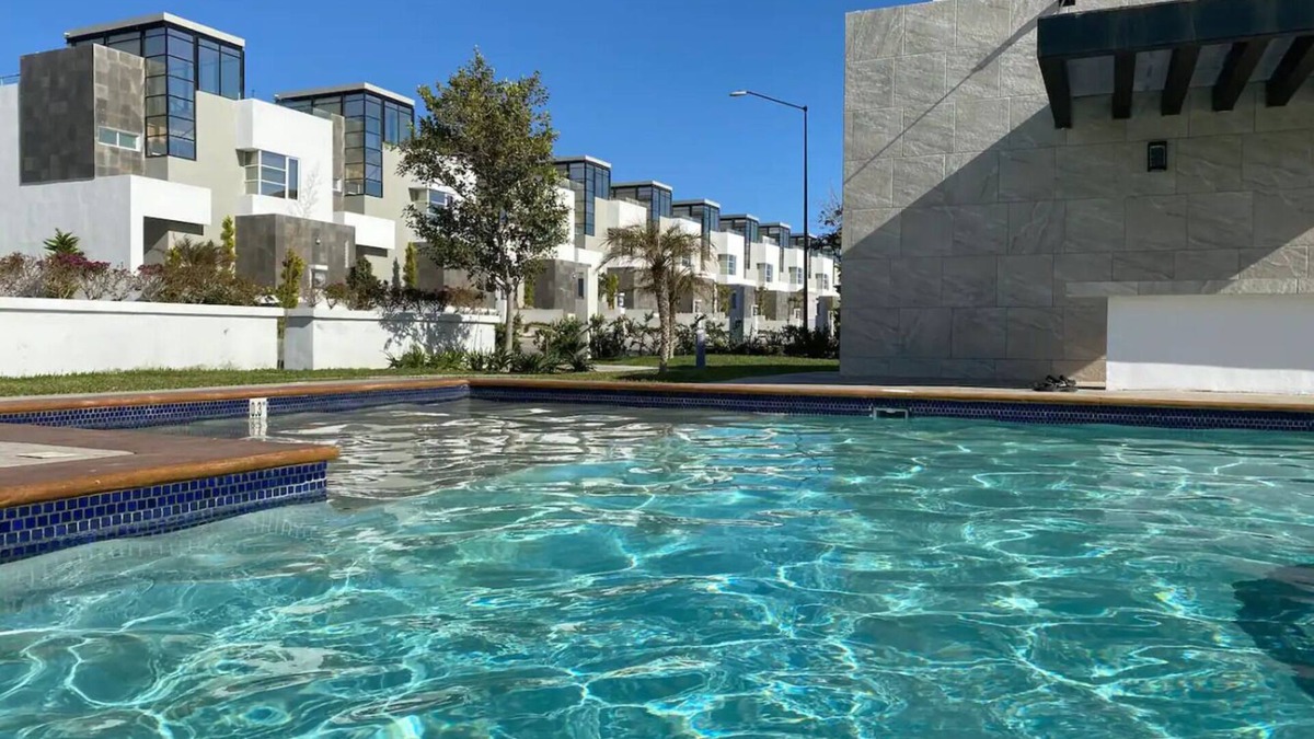 Rosarito House | House 3 floors with ocean views and community pool