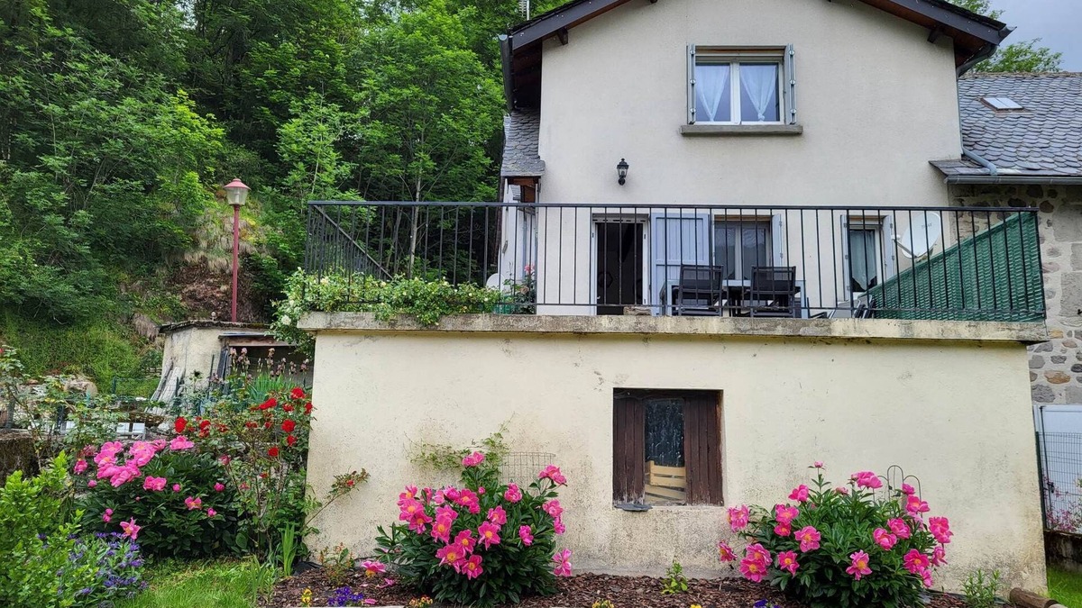 Mandailles-Saint-Julien House | House 3 nights minimum.