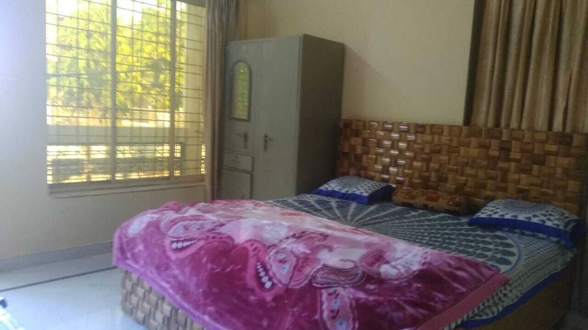 Gwalior House | HOUSE, 3 PRIVATE DOUBLE BEDROOMS WITH BATH AND KITCHEN
