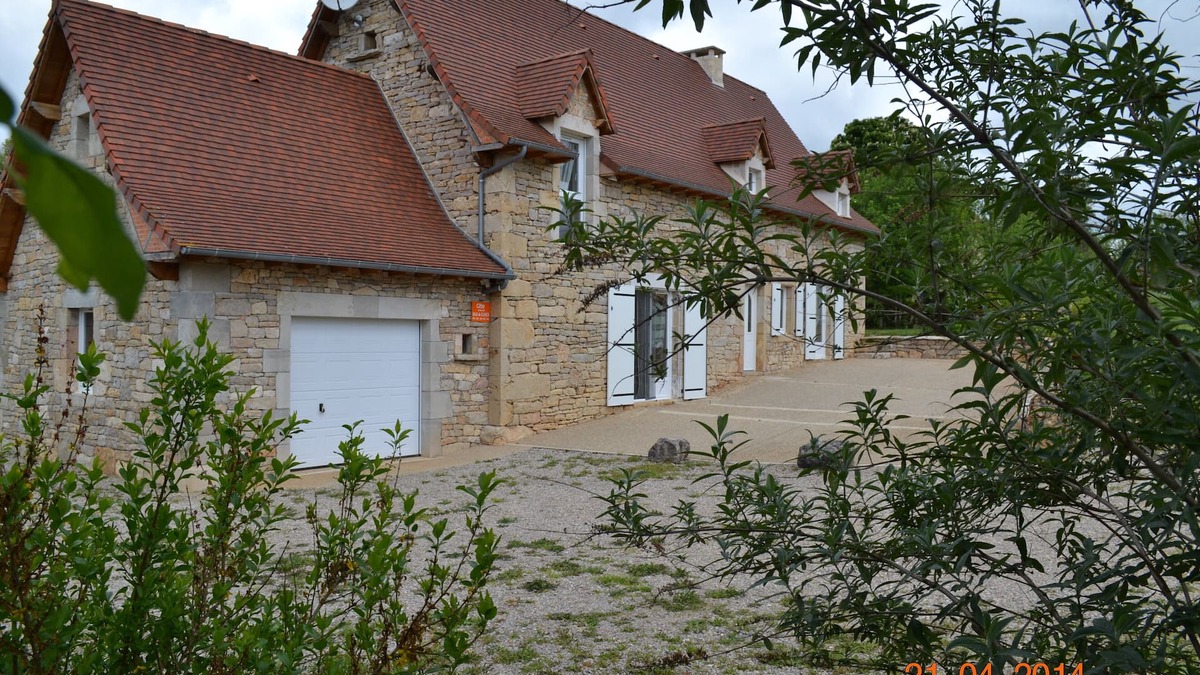 Villeneuve d'Aveyron House | House 4 *, 6/8 pers, AIR CONDITIONING, wifi, on 5000m² of land