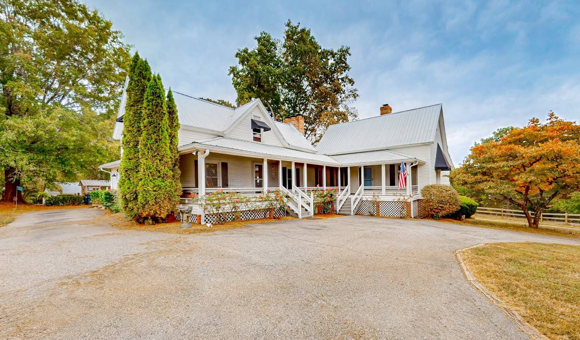 Landrum House | House ∙ 4 bedrooms ∙ 12 guests
