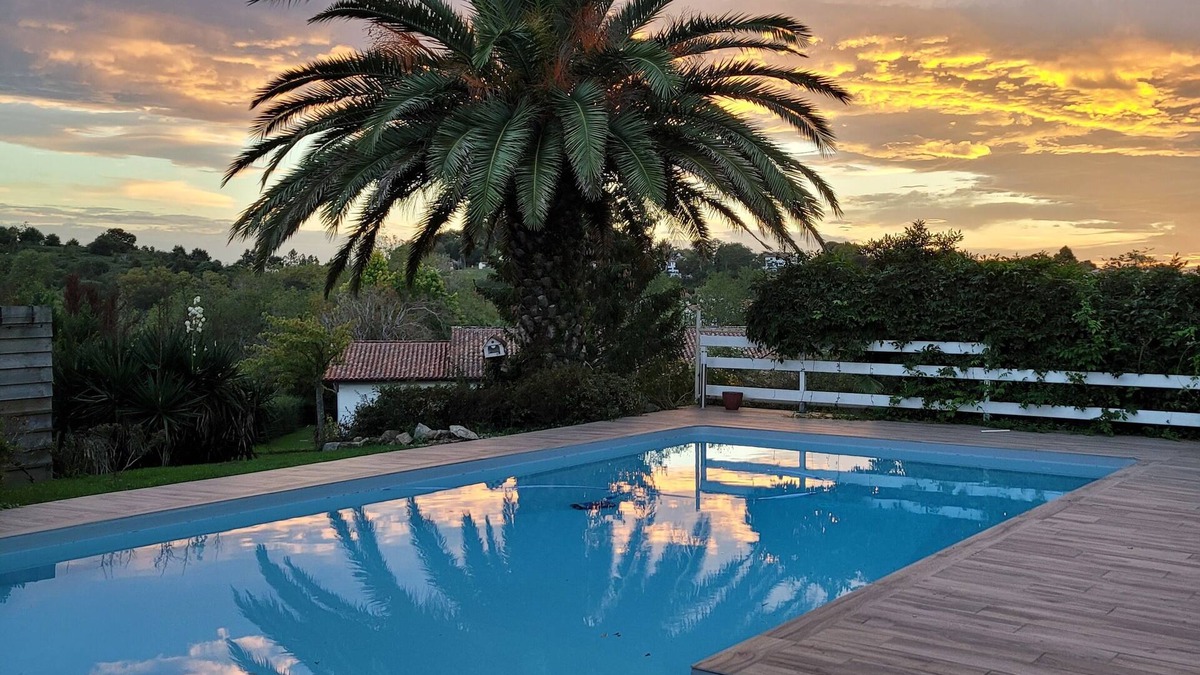 Villefranque House | House 4 guests in the Basque Country heated pool
