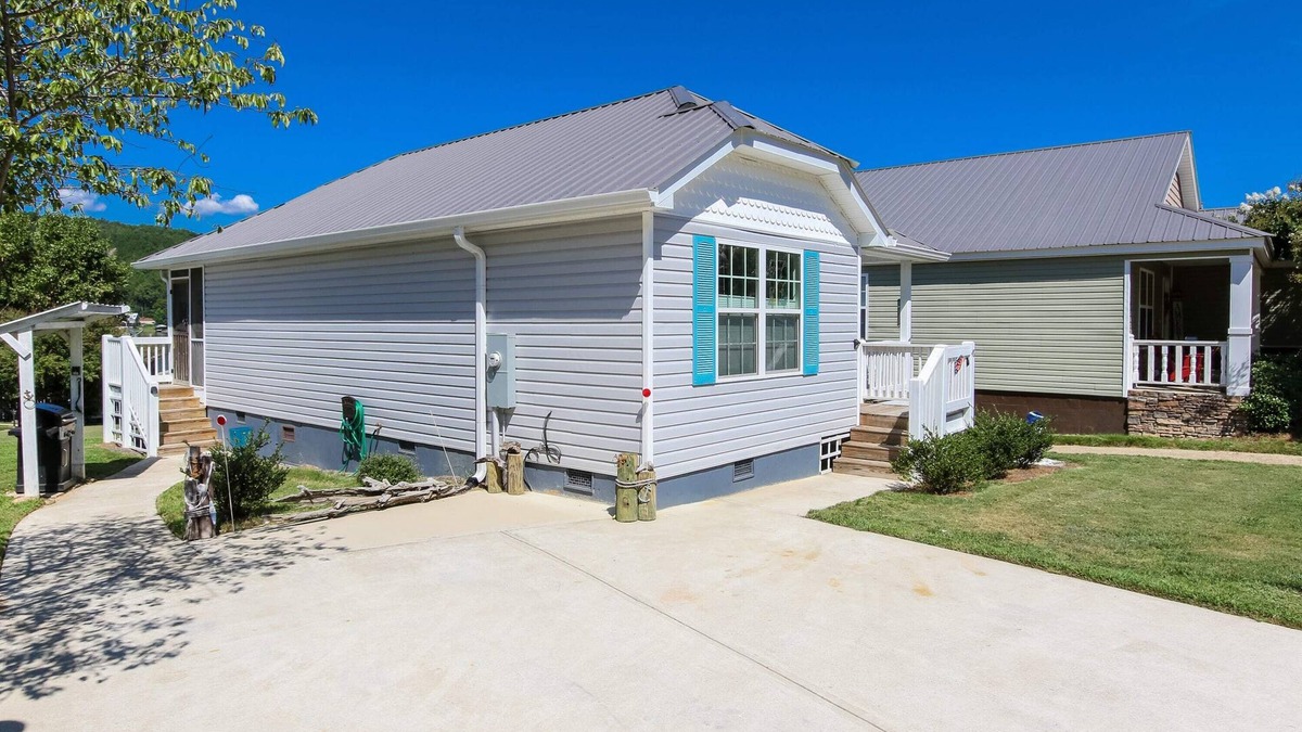 Leesburg House | House #48 Tranquility Base (No Pets)