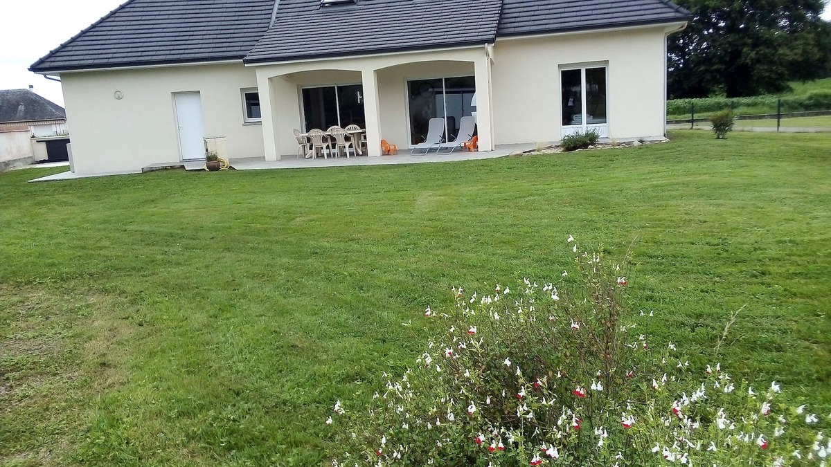 Montaut House | HOUSE 6-8 people with mountain view 20min from Lourdes