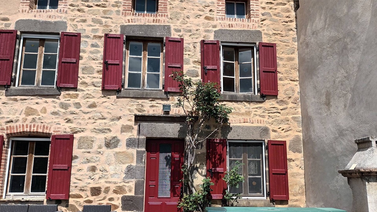 Vieille-Brioude House | HOUSE 8-9 people LAVAUDIEU, most beautiful village in France. Pets allowed.