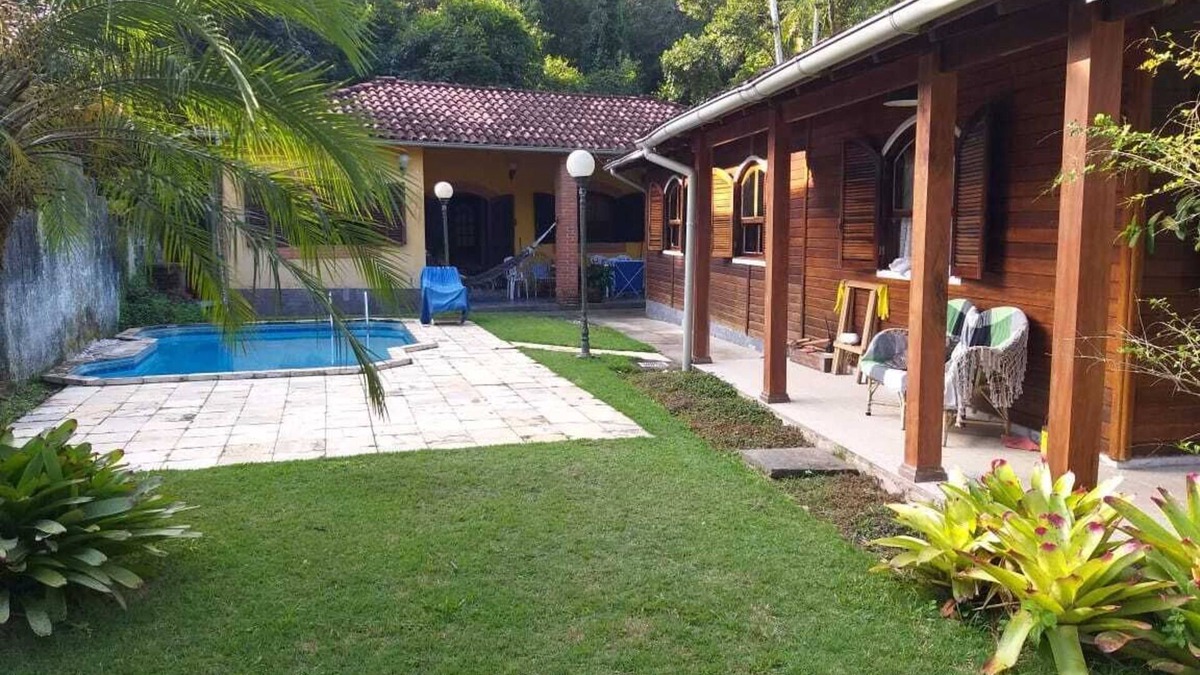 Prumirim House | House, 8 people, 5 bedrooms, 4 bathrooms. Open cond, concierge, 24-hour rounds.