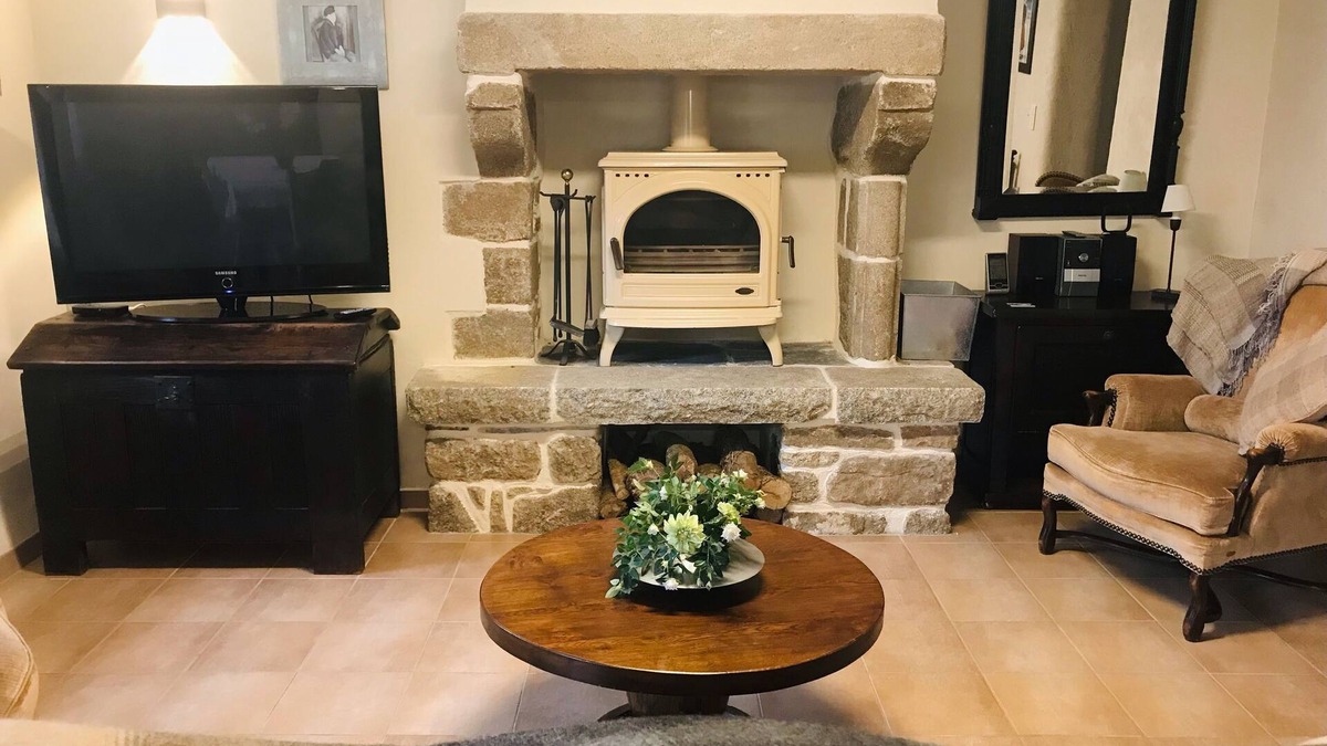 Brennilis House | House 8 pers + 1 baby - PMR access - in Monts d'Arrée. (Pets welcome!)