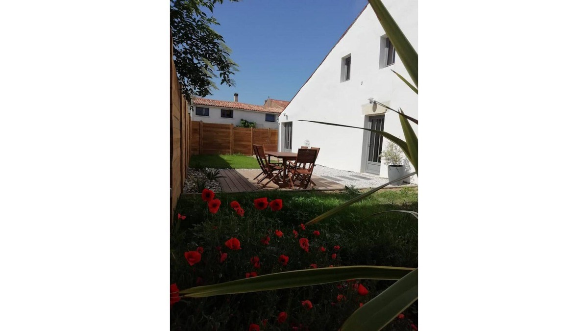 Le Gue-d'Allere House | House 8 persons with garden
