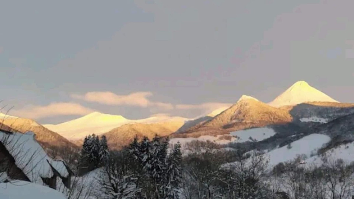 Mandailles-Saint-Julien House | House at the foot of puy mary