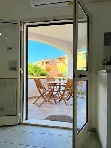 Sos Alinos House | House Aenjoy - Appartamento con veranda a pochi minuti da Cala Liberotto