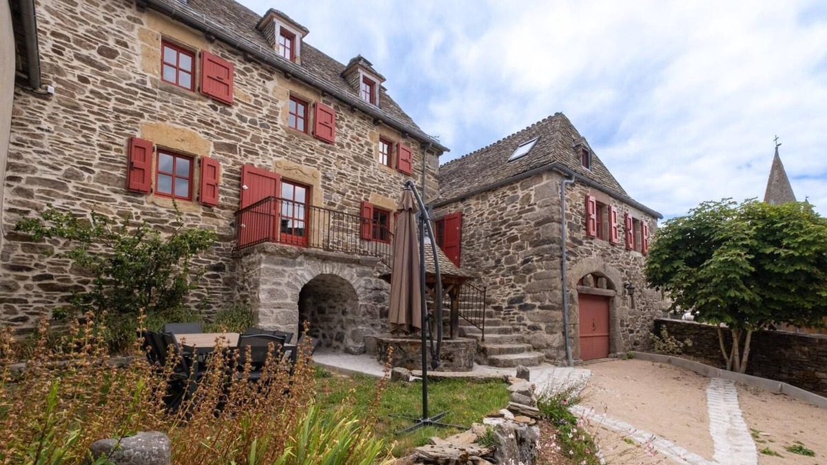 Les Salces House | House and barn complex