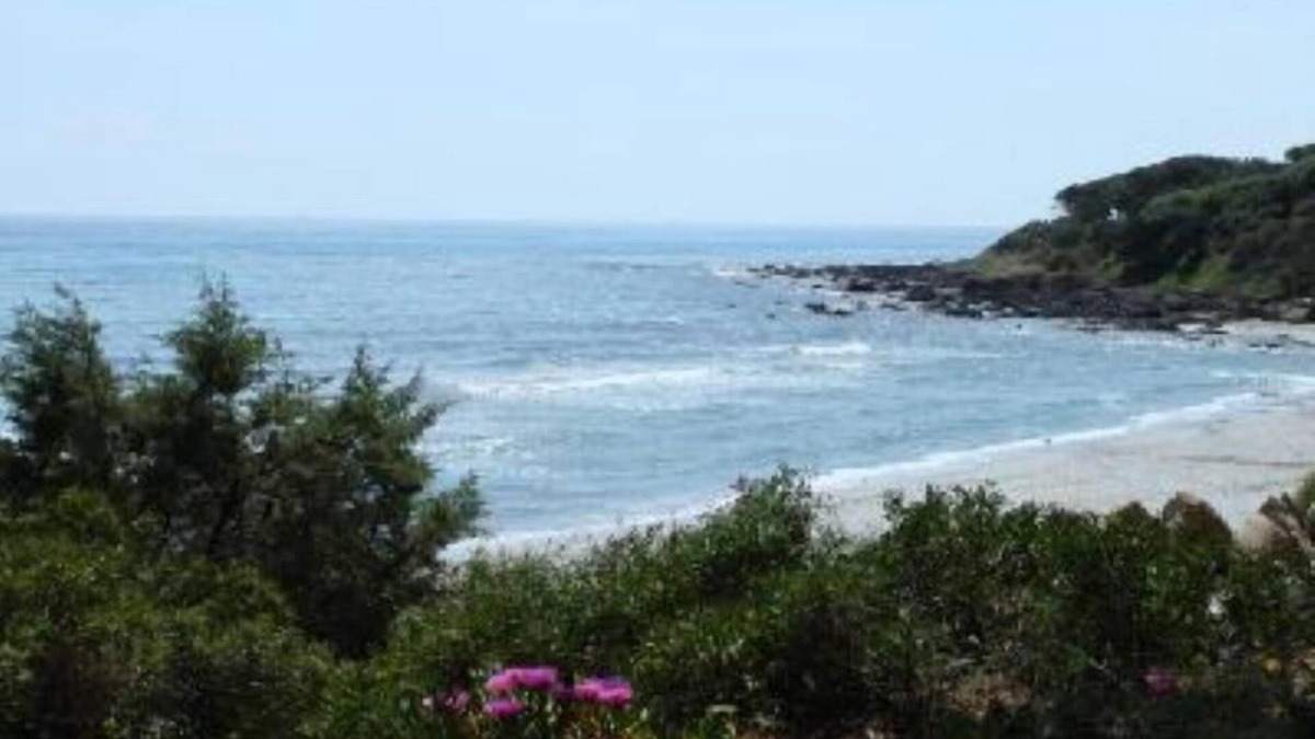 Sas Linnas Siccas House | House and garden on the sea.