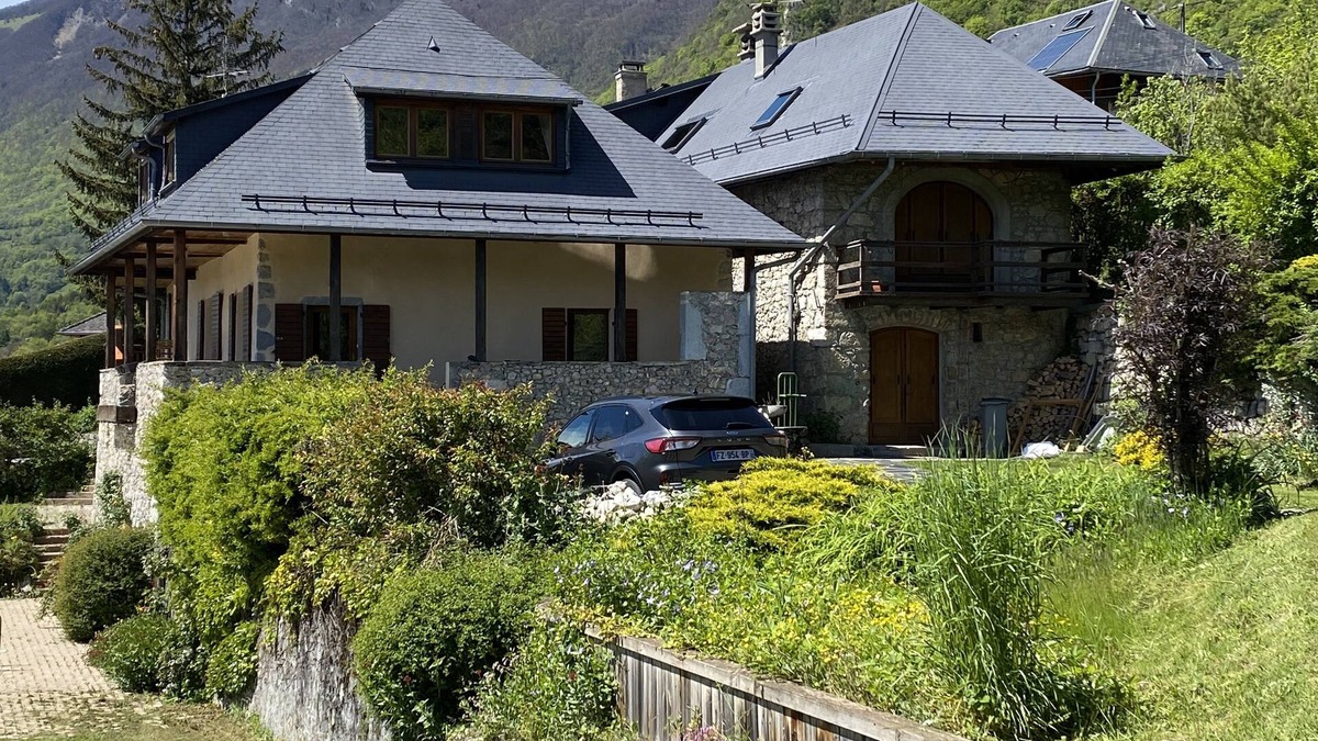 Saint-Pierre-d'Albigny House | House at the foot of the mountains!