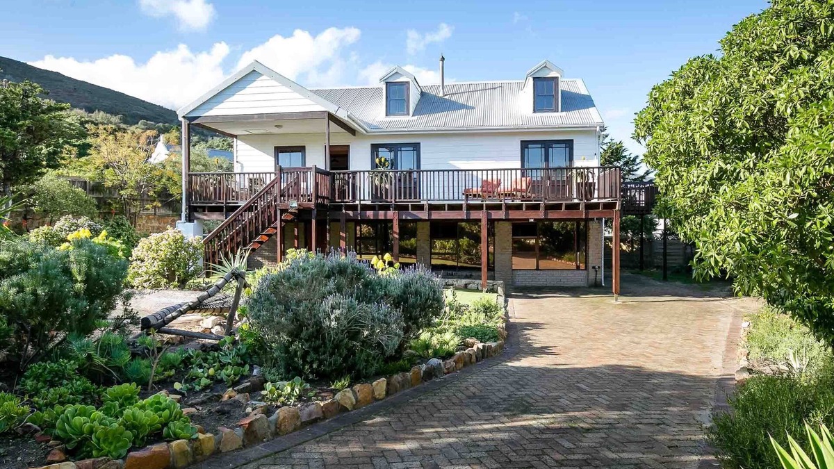 Noordhoek Apartment | House at Longbeach - upstairs apartment
