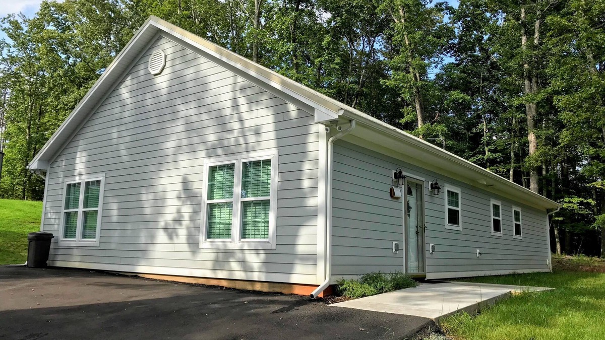 Moneta House | House at Smith Mountain Lake Airport