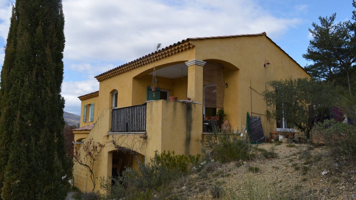 Digne-les-Bains House | house at the foot of a hill