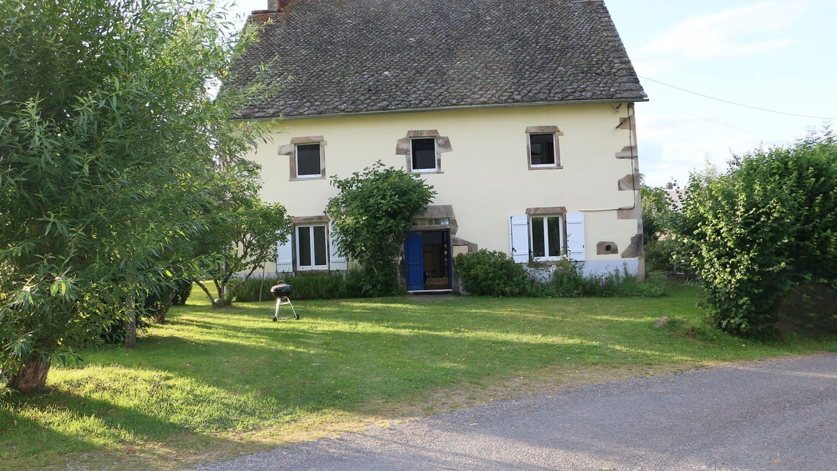 Bourg-Lastic House | House at the foot of the Parc des Volcans d'Auvergne