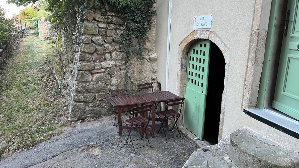 Champeix House | House at the foot of the castle + private parking