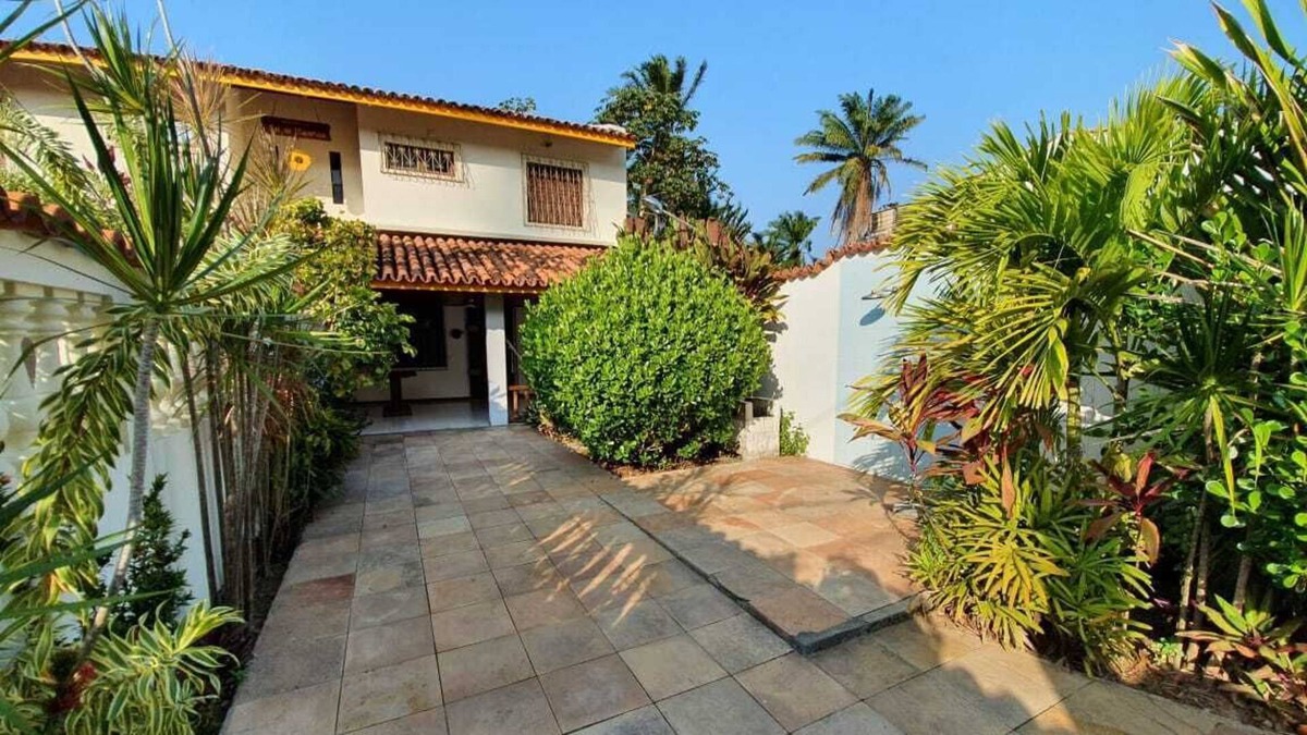 Itaparica House | House (B) 3/4 100m from the beach, garage, suite, patio in the center of Itaparica