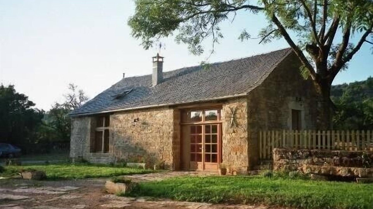 Buzeins House | House: barn facing a castle in unspoilt countryside