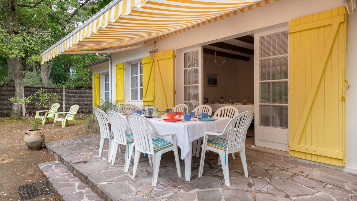 Saint-Brevin-les-Pins Ski Chalet | House between pine trees and beach