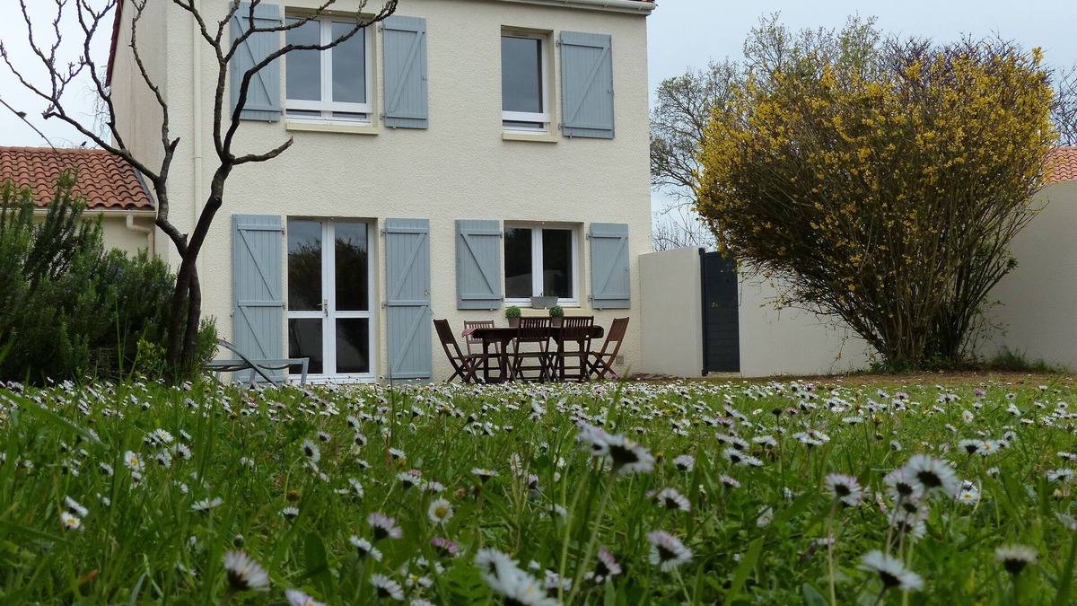 La Rochelle House | HOUSE BETWEEN OLD PORT AND MINIMES