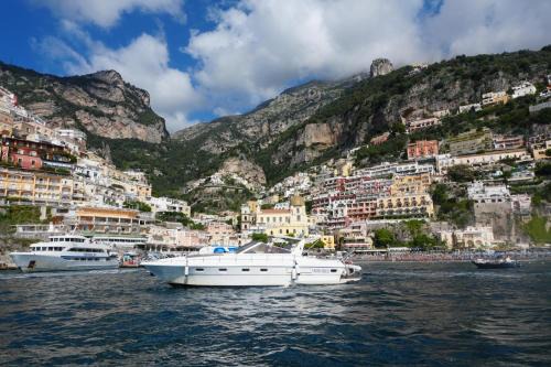 Castellammare di Stabia Boat Rental | House boat golfo di Napoli