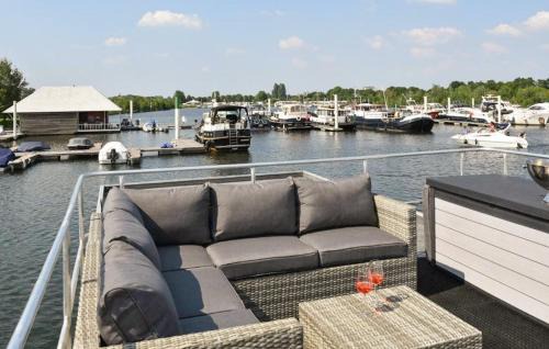 Heugum Boat Rental | House Boat Maastricht