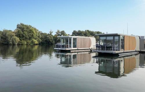 Heugum Boat Rental | House Boat Tenerife