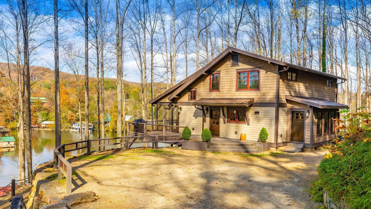 Tuxedo House | House & Boathouse