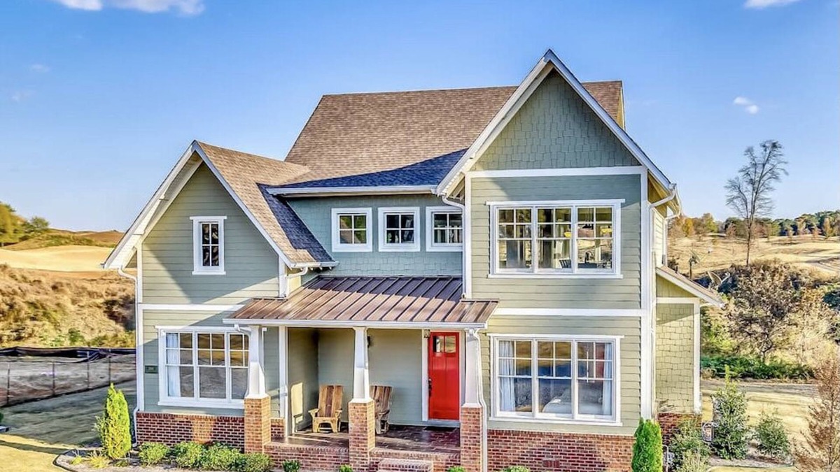 Prattville House | House Built For Groups - 4 Suites, 8 Beds, 5 TV's!