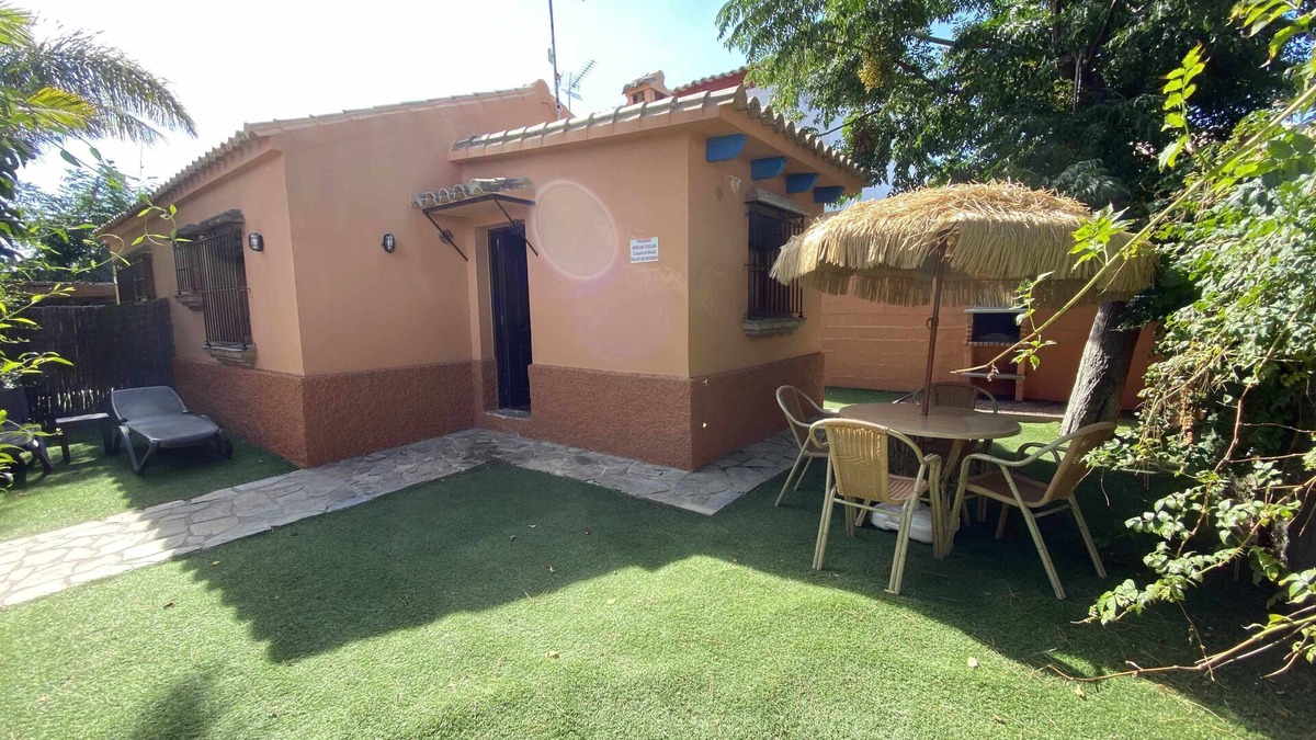 El Palmar House | House/bungalow in tourist complex with private garden and shared pool