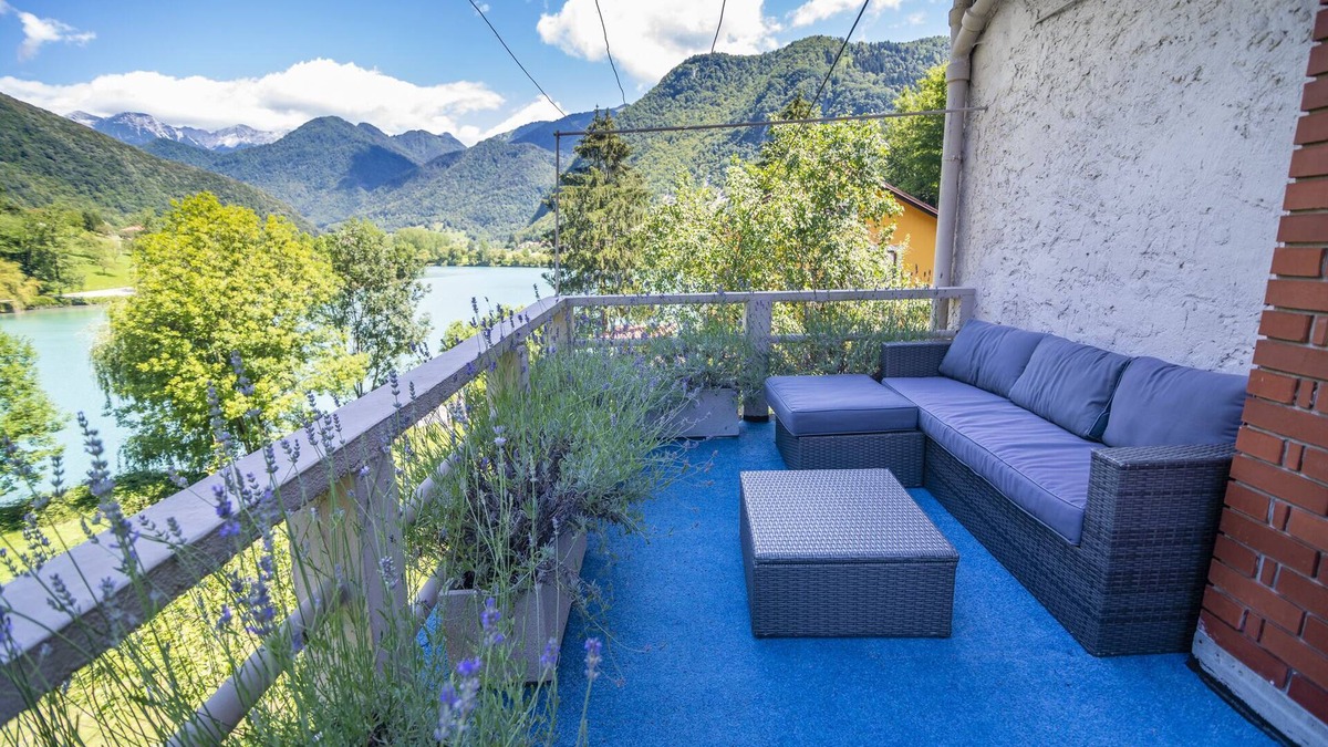 Most na Soci House | House by the Lake with two teraces