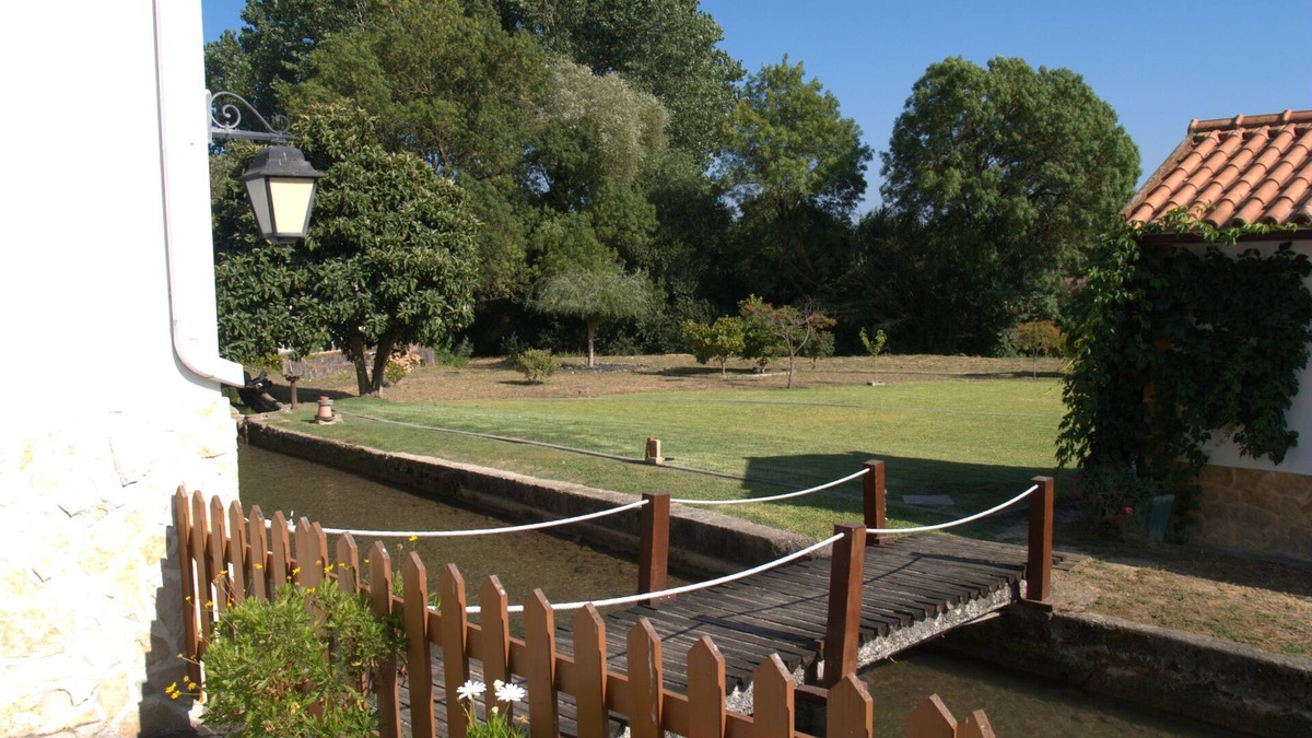 Soure Ski Chalet | House by the river, quiet area, close to mountains, beaches and towns and walks