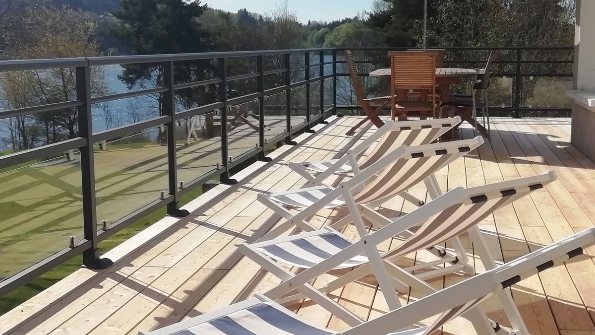 Chenereilles House | house by the water