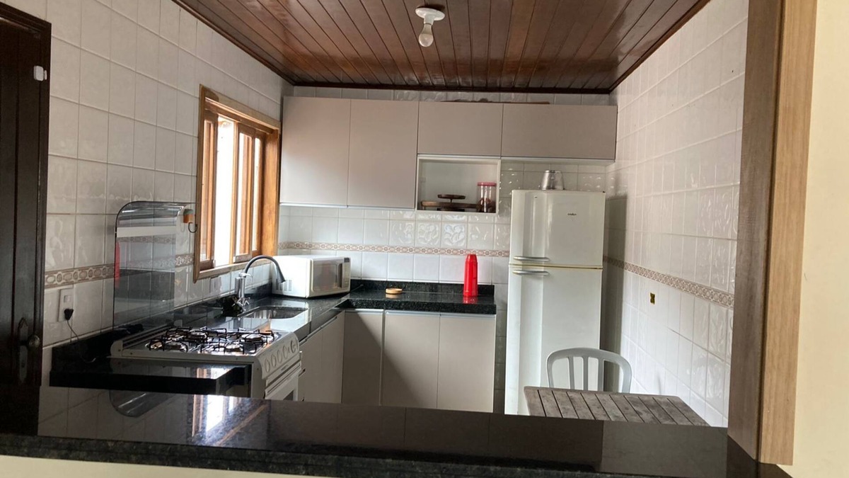 Saco da Ribeira House | house close to the beach, very spacious and cozy