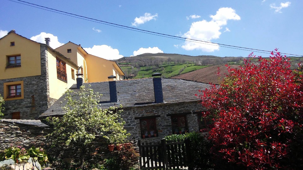 Villacibran House | House colasón, ski and nature (Full Rental)