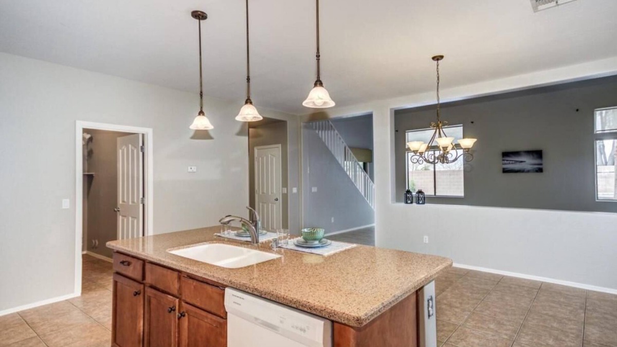 Tuscano House | House completely furnished, (Pet friendly) backyard sunset view