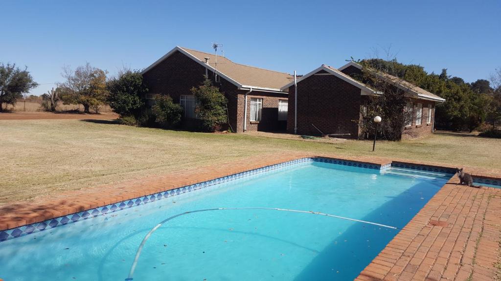 Meyerton Apartment | House, Cottage and Contractors Manor