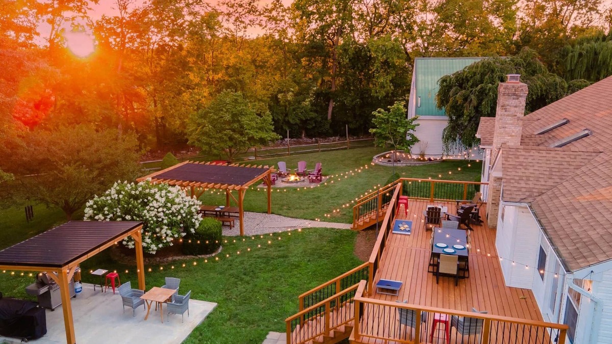 Summit Point House | House & Cottage in Summit Point - Wild & Wonderful