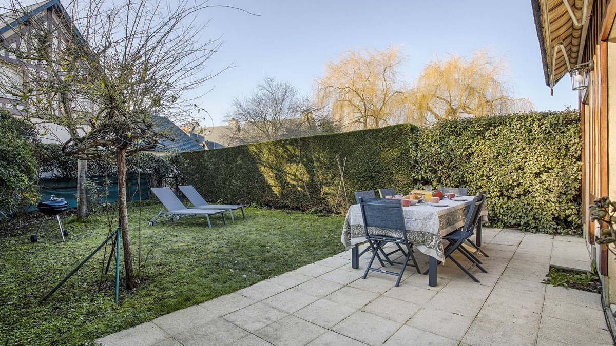 Deauville City Centre House | House Domaine de Clairefontaine with bicycle swimming pool tennis