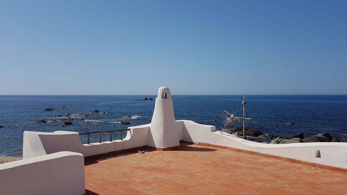 San Stefano House | House dominant position on the sea with garden