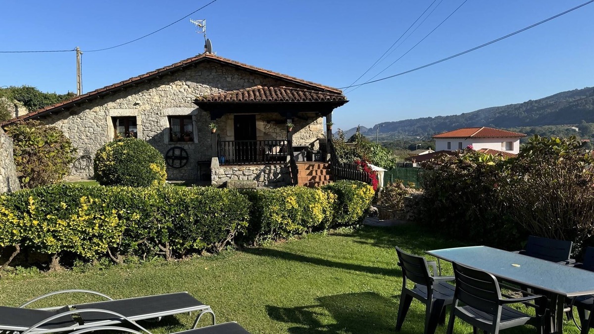 Llanes House | House